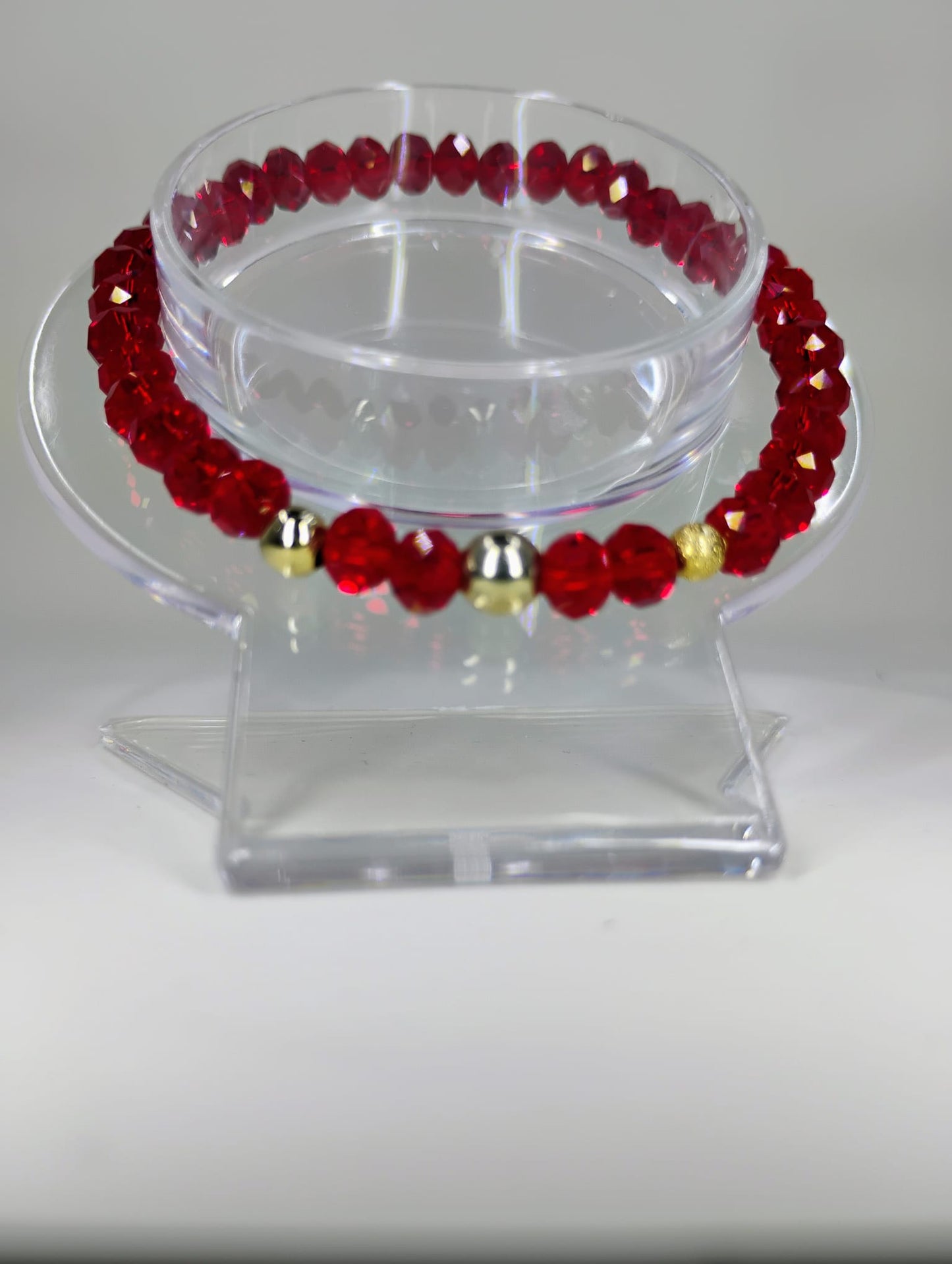 Red crystal bracelet with gold laminated.