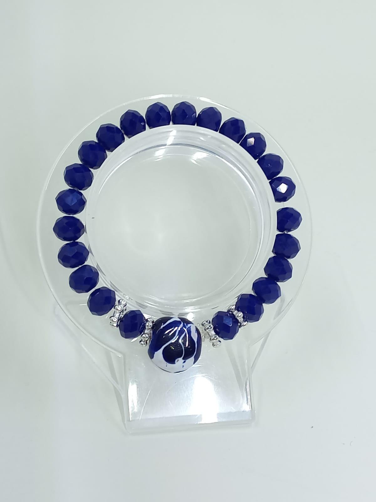 Blue crystal bracelet, with Talavera charm painted freehand, originally from Mexico.
Stainless steel separators, flat.